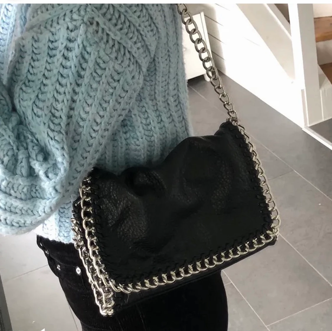 Väska med silverkjedja