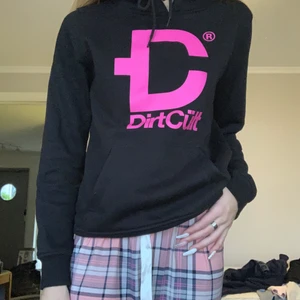 Dirtcult hoodie - Fint skick, använd fåtal gånger, liten i storlek, mer som en S