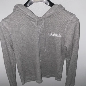 Stickad hoddie  - Jätte fin stickad hoddie från Holister!