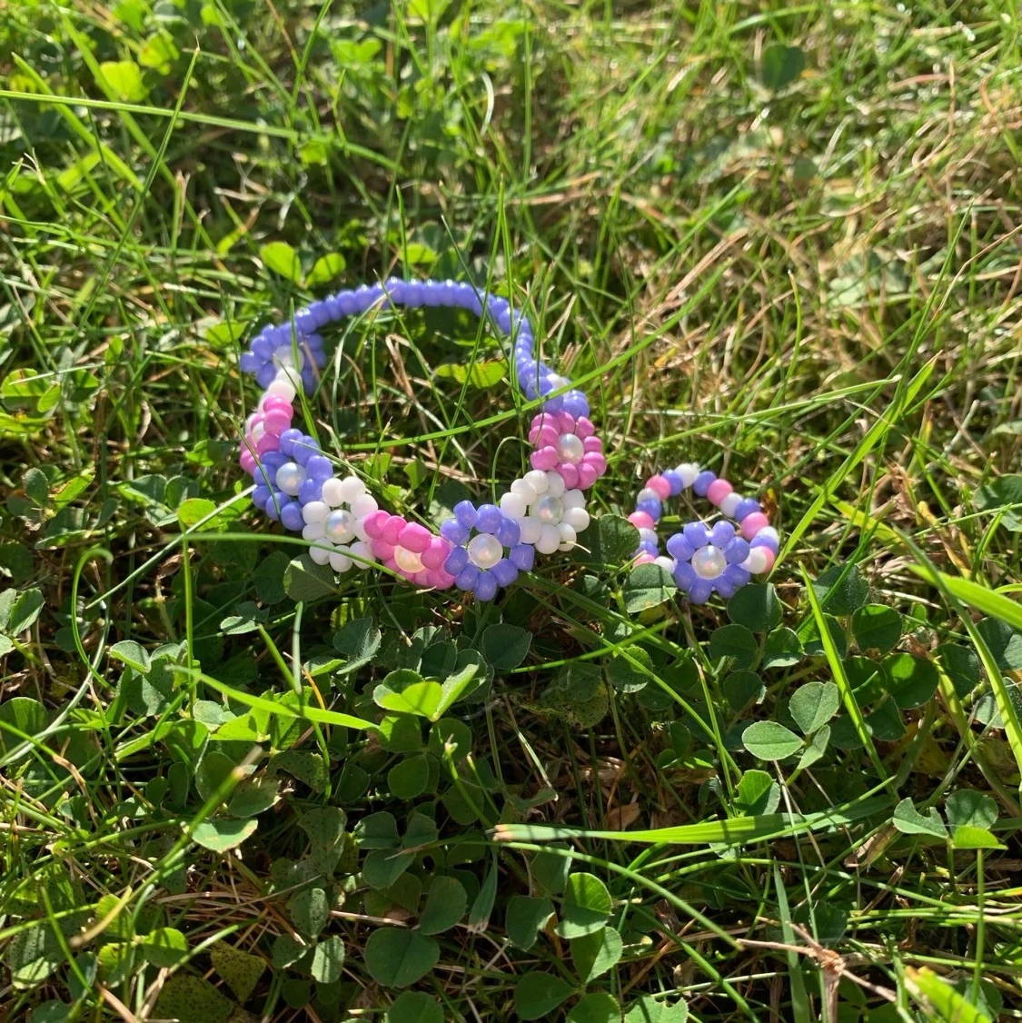 Blommigt armband - 90