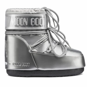 Låga silvriga moonboots  - INTRESSEKOLL!!! kanske säljer ett par jätte snygga låga silvriga moonboots i storleken 38 men den passar 37/38/39. De är köpta för 1800 och säljer för 600kr. Köp direkt för 900kr💕