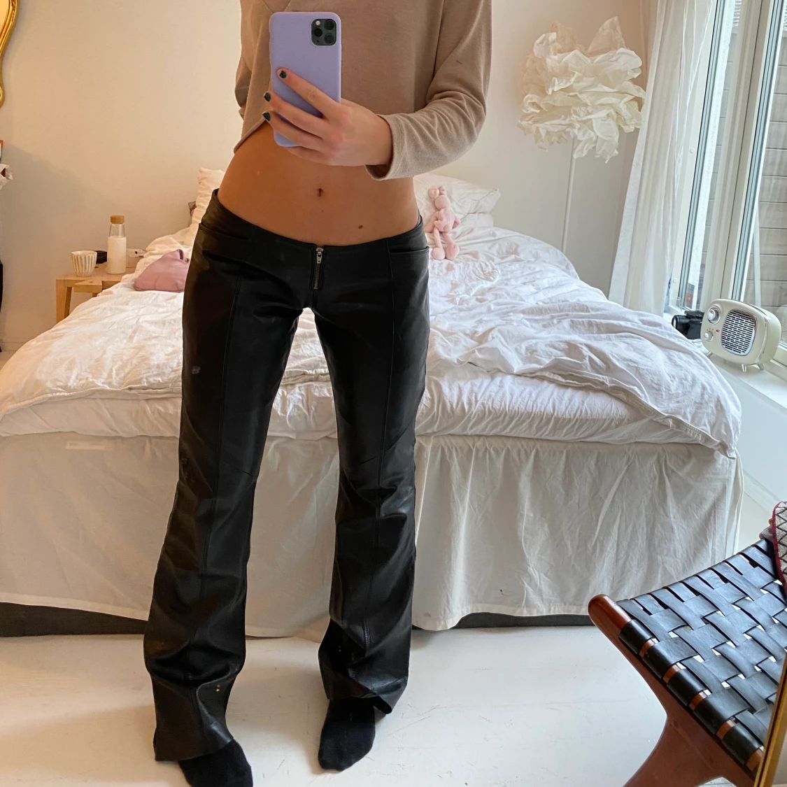 lågmidjade skinnbyxor