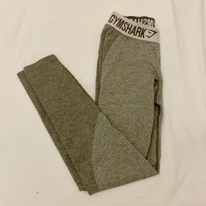 Gymshark - Sköna gröna gymshark träningtights 💕 fint skick. Skriv om du vill ha fler bilder🥰