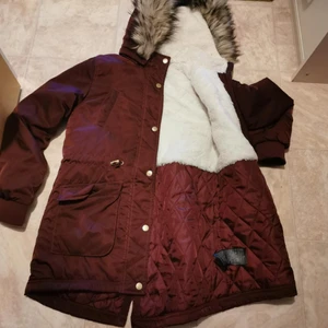 Jacka - Som ny . Knappt använt i storlek 146 