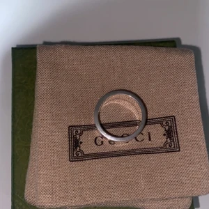 Gucci Silver Trouble Andrew Edition Ring - Gucci Silver Trouble Andrew Edition Slim Ring  - Brand New - Sizes: 17, 18, 19 IT - Price 1000 - Retail 2000                                                                          Gucci Silver Trouble Andrew Edition Ring  - Brand New - Sizes: 17, 19, 21 IT - Price 1200 - Retail 2300                                                                                 (Jag hjälper med storlekarna i dm)