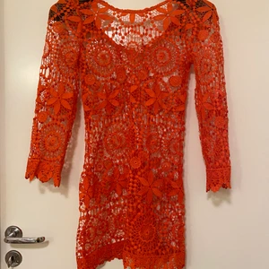 H&M Coachella klänning strl S - Spetsklänning i bra skick! Finns i Umeå, frakt betalas av köparen. 