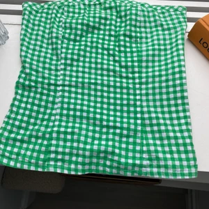 Jättesöt bandeau topp - Jättesöt bandeau topp lite likande den från zara som är trendig just nu! I strl s 