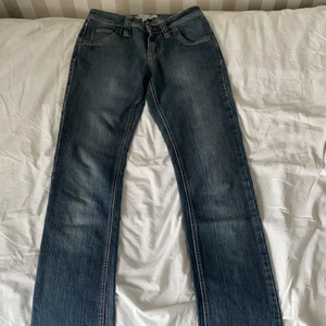 Jeans från Lindex - Lågmidjade jeans i fint skick, storlek 34/XS.