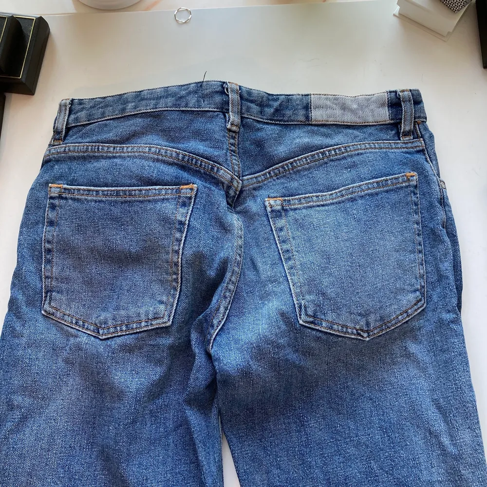 Mom jeans från Karve - strolek S - fint skick - mellanblåa. Jeans & Byxor.