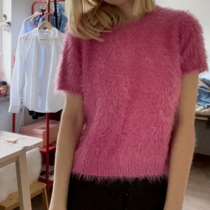Rosa fluff - Rosa fluffig topp, baby spice vibb, otroligt mjuk och mysig