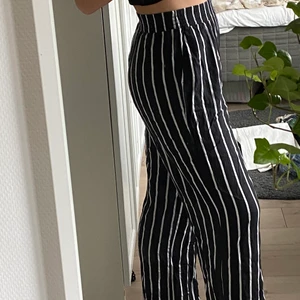 Tygbyxor!!!! - Skitnajs tygbyxor! Jättesköna; snygga; passar till ALLT!! St S❤️✨❤️✨❤️✨❤️ kan både mötas och posta!!!