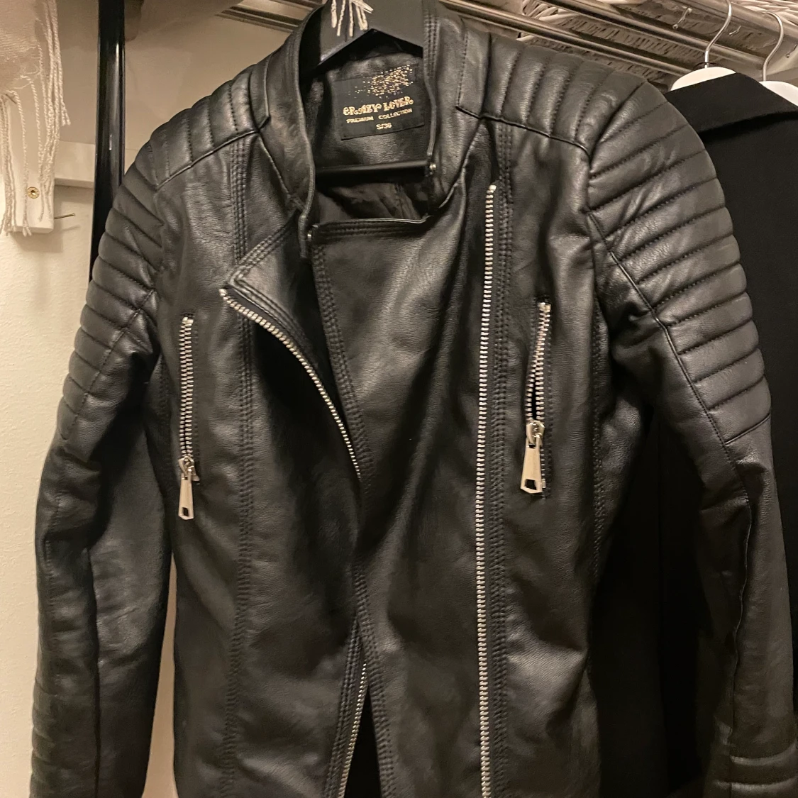 Skinnjacka storlek S - 90