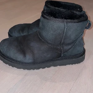 Uggs - Uggs i bra skick inga håll osv säljer då dem inte passar