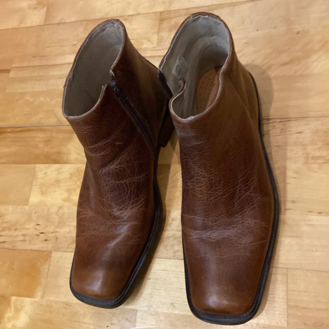 Bruna läder skor