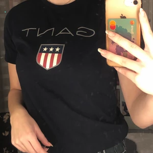 Gant tröja  - Säljer min äkta gant tröja pga den är lite liten och använder den inte💗 st: 146-152  11-12 år passar dock mig som bär xs/s. Skriv privat om du har fler frågor :)