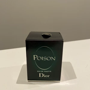 Dior Poison eau de toilette - Endast öppnad förpackning. Jag har tyvärr blivit överkänslig för parfymer därav säljer jag denna. Har testat den en gång. Pris kan diskuteras vid snabb affär. 