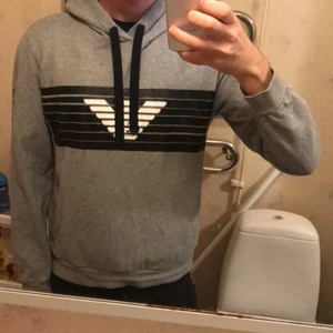 Emporio Armani (EA7) - En knappt använd Armani huvtröja i bomull. Äkta med kvitto så klart.
