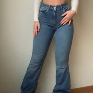 Bootcut jeans från Cubus. Aldrig kommit till användning pga att de är för stora. 