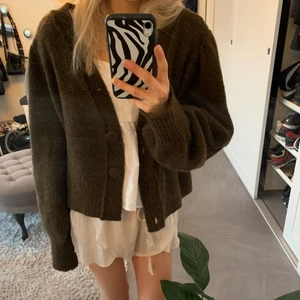 Såå gosig kofta med puffärm🐻🐻 - Såå gosig kofta med puffärm🐻🐻