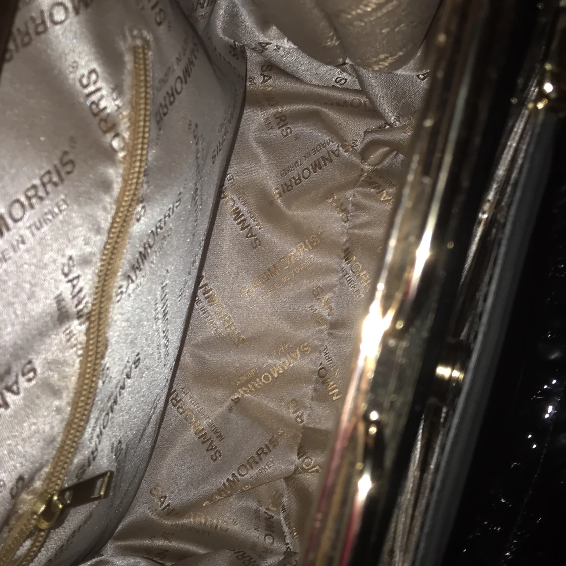 En utrymligg väska med guld detaljer 😍👌 - 91