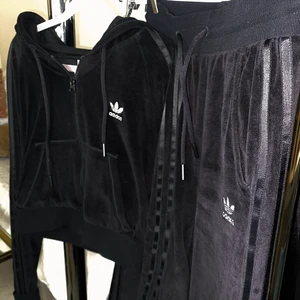 Adidas Velour Dress - Adidas Velour Dress i strl XS. Kommer inte till användning längre✨ 