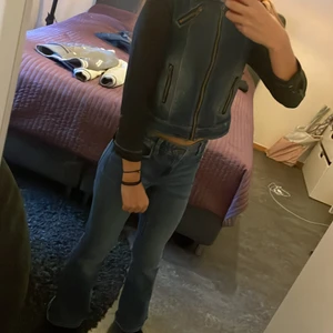 Jeans jacka - Har blivit väldigt liten tyvärr💓