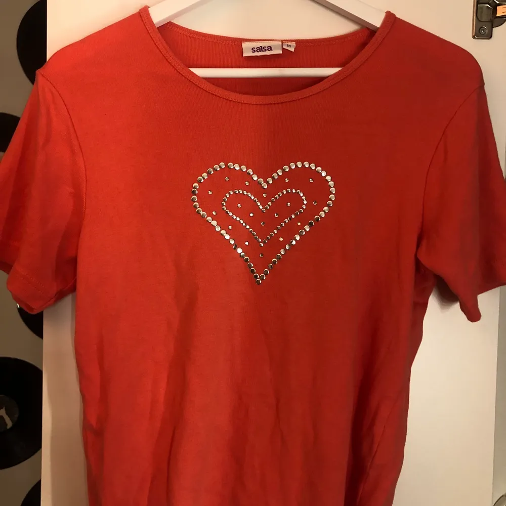 Säljer den här t-shirten i storlek M💗 köparen står för frakten🥰. T-shirts.