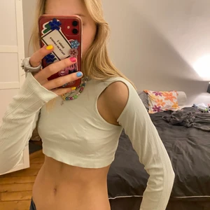 HM - Aldrig använd med prislapp kvar, köpt för 399kr. Från HMs Innovation collab med Science Story. 399kr eller andra förslag är välkommna. Köpare står för frakt.