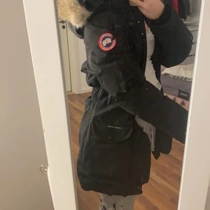 Dam jacka  - Hejsan, jag köpte denna jackan för ett år sen jag har seriöst använt den en gång pågrund av att jackan va för stor för mig, sen såg ja några skador på jackan som jag inte hade sett när ja köpte jackan från tjejen. Och därför vill ja inte ha kvar den och sälja den 