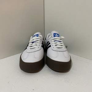 Låga sneakers från Adidas. Nyskick! STL: 7 1/2