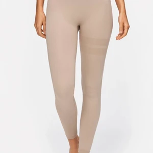 Oanvända Stronger Tights  - Säljer oanvända tights med prislapp kvar pga köpte fel storlek. Modell: Eclipse i storlek S. Så sköna tights! 