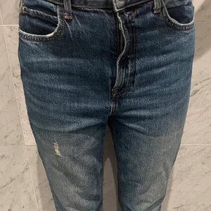 Jeans - Jätte fina jeans från zara, avklippta och egna slits men passar ngn runt 165