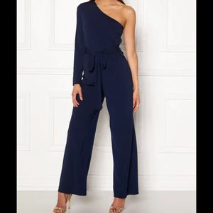 One Shoulder Jumpsuit - Använd en gång, inköpt för 499kr för något år sedan :)