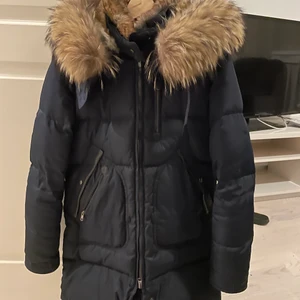 Cedrico jacka storlek M - Har haft 1 vinter, den är i bra skick. Säljer på grund av för att den blivit för liten denna vinter. Pris kan diskuteras vid snabb affär 