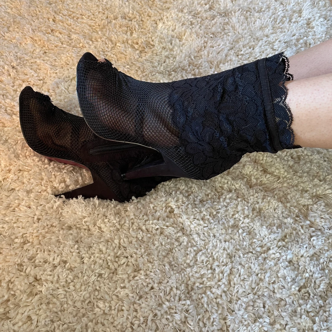 Oanvända spetsstövletter stl39  - 90