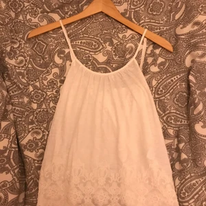 Vit topp - Storlek xs men passar även s. 💵10kr+40kr frakt💵