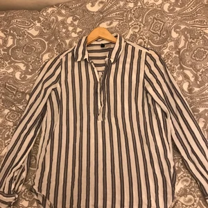 Randig skjorta  - Storlek xs. 💵10kr+40kr frakt💵