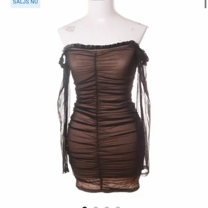 Nelly cocktailklänning - Stl M, aldrig använd! Passar även S. Den är jättefin och i stretchigt material. 