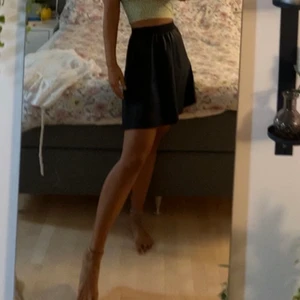 Leather skirt - Kjol i faux leather !! Fraktar 💖