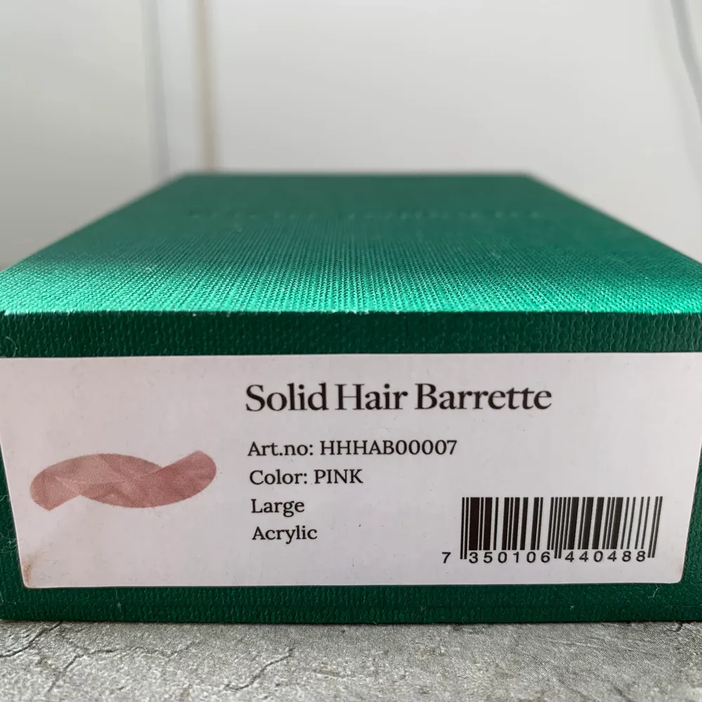 En otrolig vacker hår barette från Hermine Hold som är helt oanvänd, funkar för alla hårtyper😊 Nypriset 399kr! . Accessoarer.