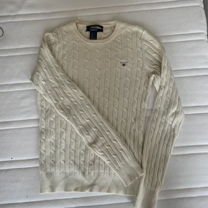 Långärmad tröja - Vit långärmad tröja i bomull, från Gant. Strl S, säljer för 380kr. Frakt tillkommer! 
