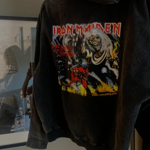 Cool hoodie - Säljer denna pga använder ej