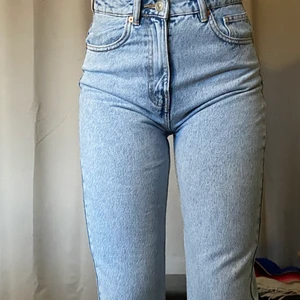 Mom jeans - Säljer dessa slutsålda jeans ifrån zara i storlek 36