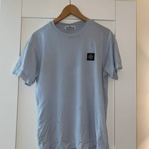stone island t-shirt (babyblue)  - Bra skick! Frakt tillkommer 
