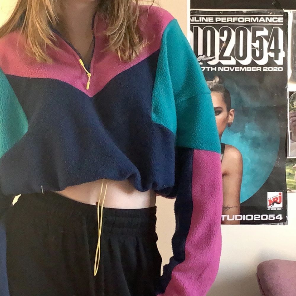 this jumper from urban outfitters has been my favorite for so long because of its amazing color palette and cute fit!! it is super soft and perfect for fall with a 80s vibe to it. it is a large but fits perfectly on me (i am a small) <3. Tröjor & Koftor.