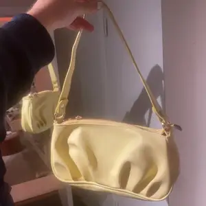 Pastell gul väska