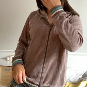 zipup  - snygg zip up frpn secondhand storlek s pris 50kr+frakt