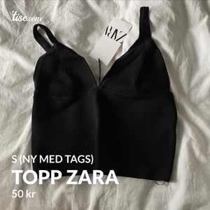 Topp från Zara - läs texten i min bio innan ni skickar massa frågor! snabba, direkta och krångelfria köp prioriteras! säljer ut massa från min garderob till ett billigt pris, pruta ej! fast fraktpris! önskar du däremot köpa flera av mina kläder kan jag skicka detta i samma paket för fraktpriset av en! 
