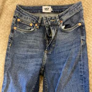 Ett par highwaist bootcut jeans från lager 157 aldrig använda 