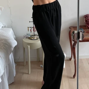 Kostymbyxor  - Kostymbyxor ish (tunnare material men ändå rejält) från WERA (Åhléns) 💓